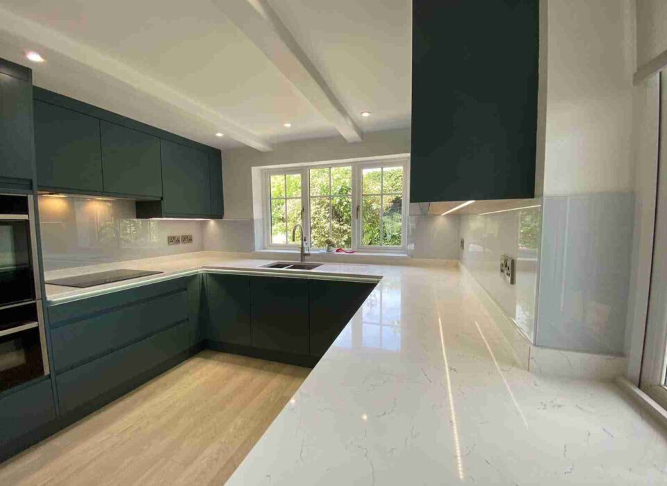 Kitchen with glass splashbacks from Clearly Glass Ltd, leading glass suppliers in Dorset.